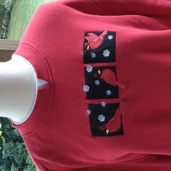 Womans xl Christmas 🎄 cardinal sweatshirt - Picture 2 of 3